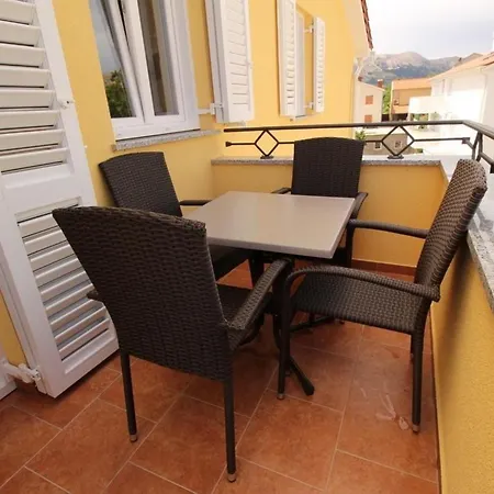 In Mit Eigenem Balkon Apartment Baska (Krk)